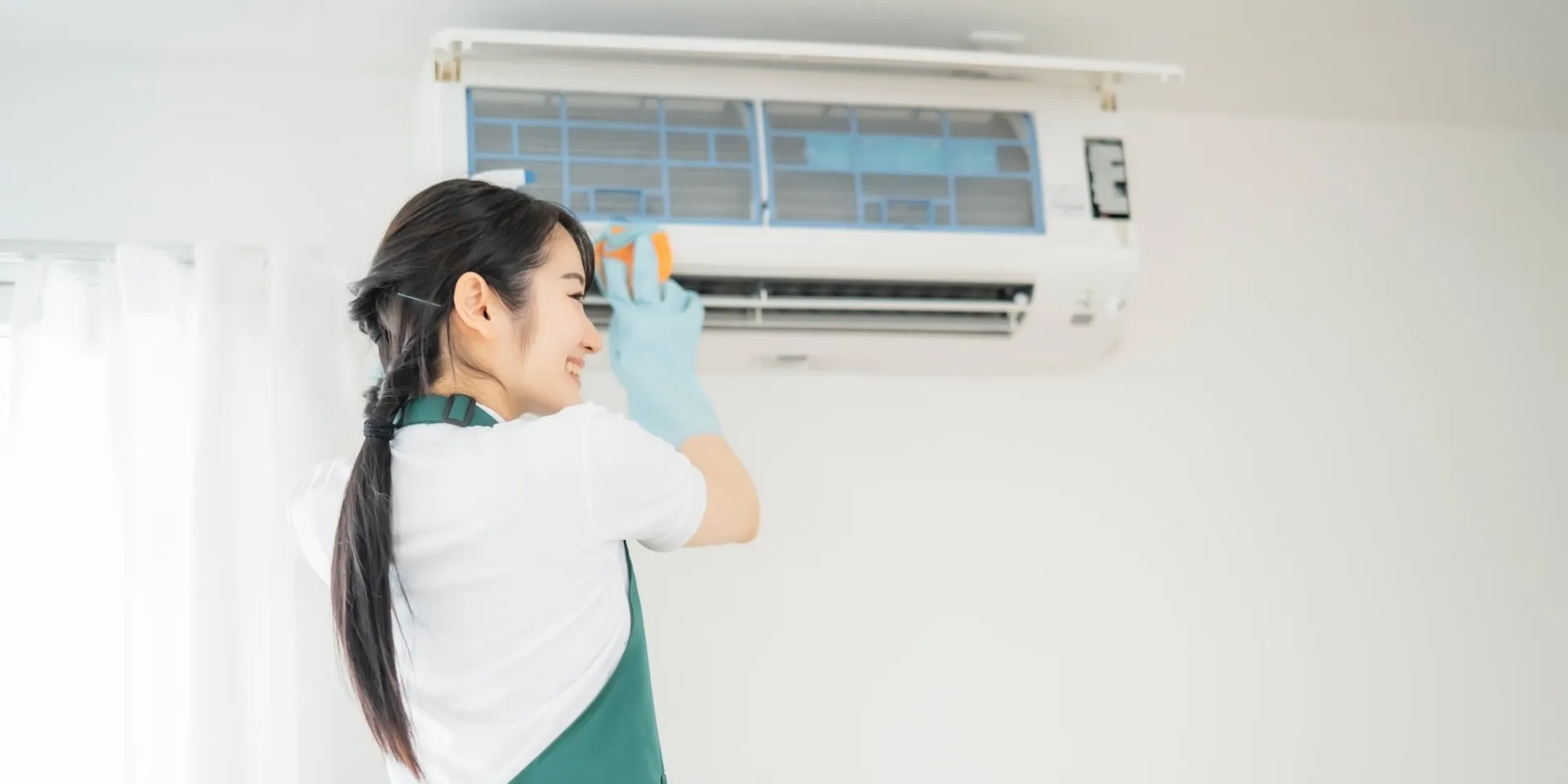 ハウスクリーニングの作業風景