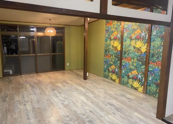 梁と建具を活かした居室